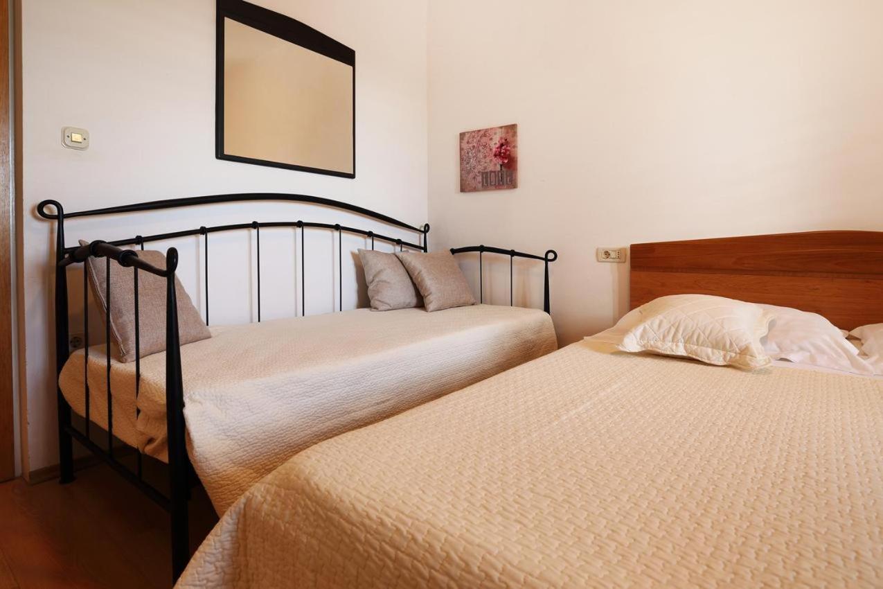 Apartmani Nila Sveta Nedelja  Δωμάτιο φωτογραφία