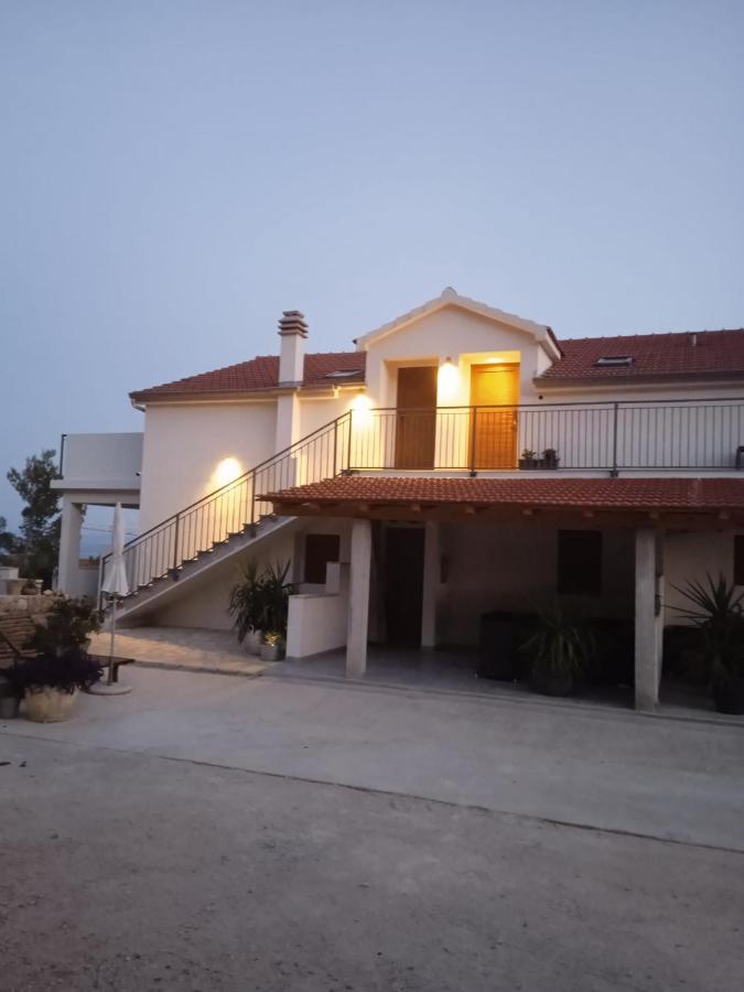 Apartmani Nila Sveta Nedelja  Εξωτερικό φωτογραφία