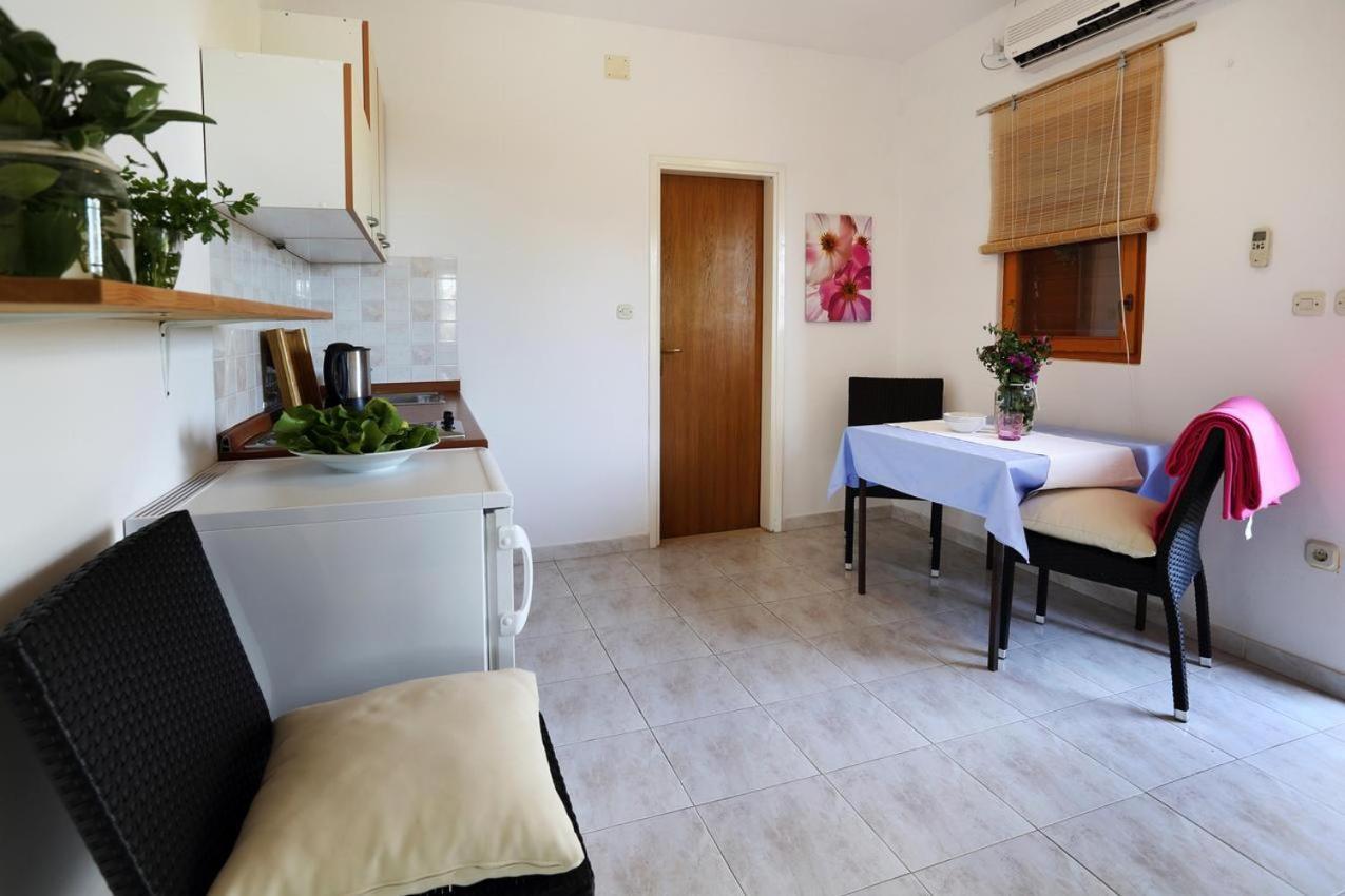 Apartmani Nila Sveta Nedelja  Δωμάτιο φωτογραφία