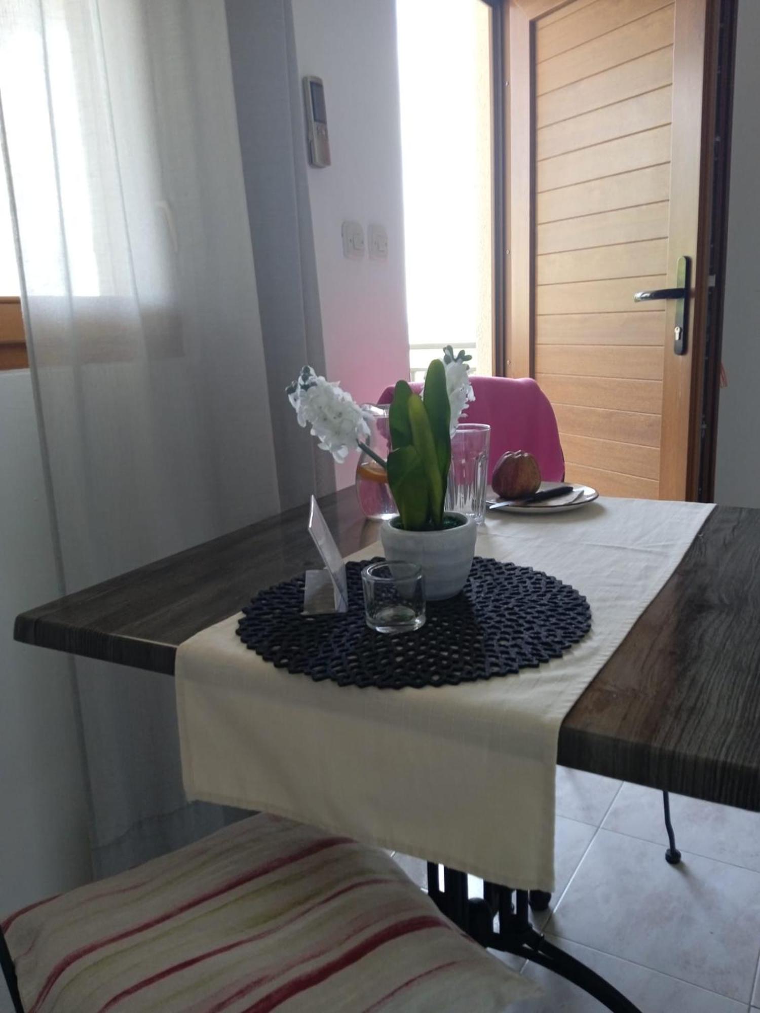 Apartmani Nila Sveta Nedelja  Εξωτερικό φωτογραφία